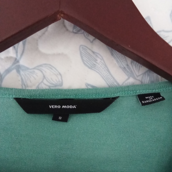 Vero Moda V neck/wrap shirt - Picture 2 of 2